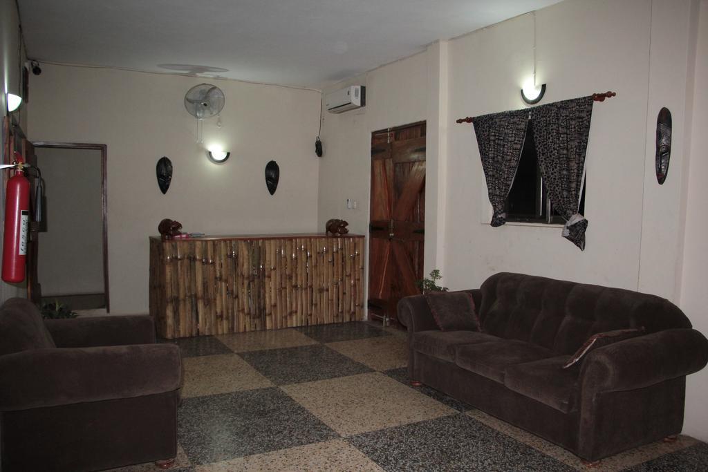 The Sleepy Hippo Hotel Accra Esterno foto