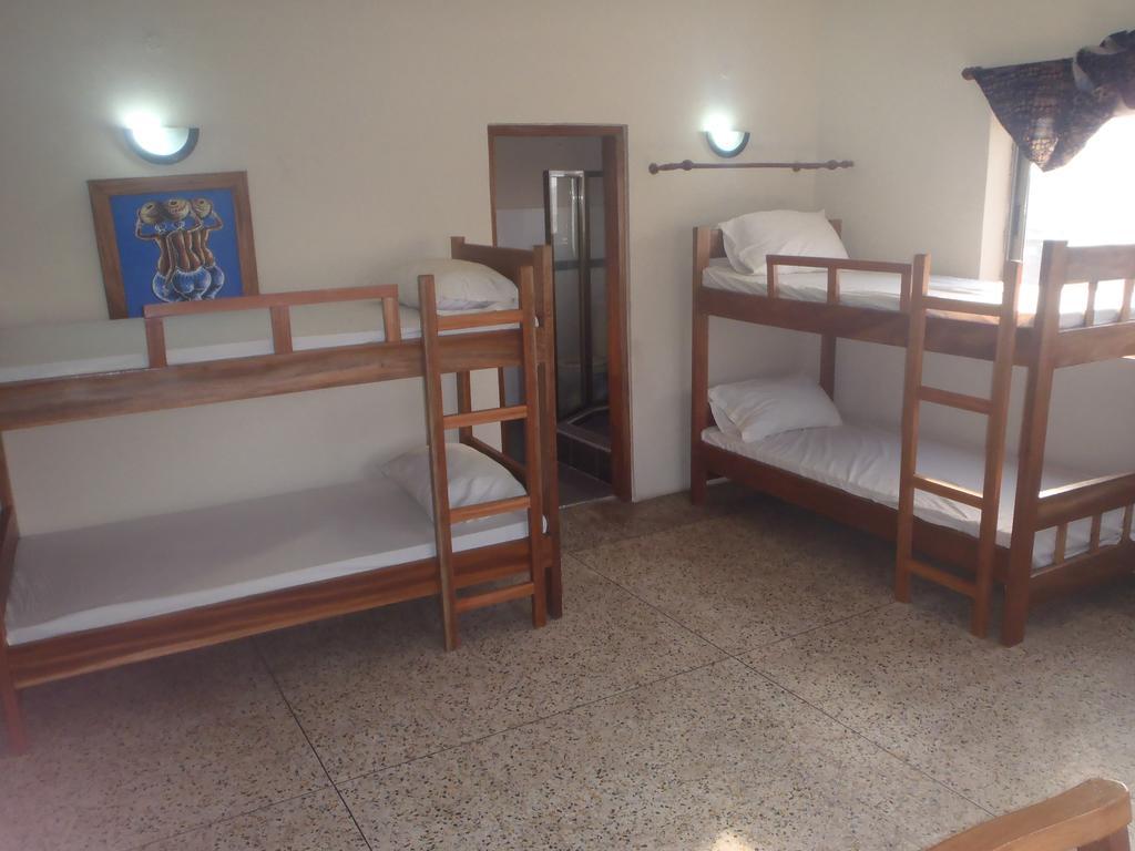 The Sleepy Hippo Hotel Accra Esterno foto